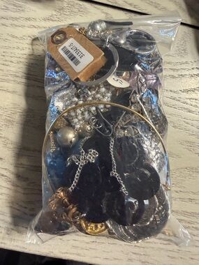 Mixed Women’s Accessory Bundle in Black and Silver